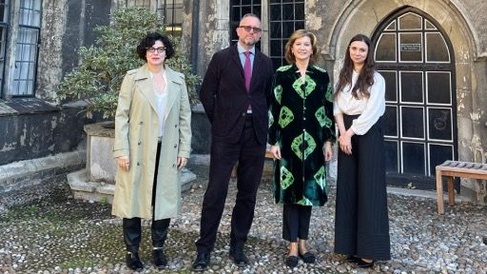 Prof. Ioanna Sitaridou, Prof. John David Rhodes, HE Laura Popescu, and Dr. Ștefania Costea in a cobbled Cambridge court