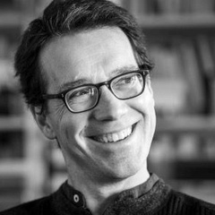 Professor Rodrigo  Cacho