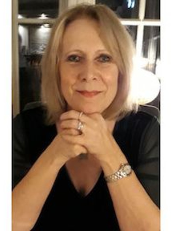 Dr Elizabeth  Drayson