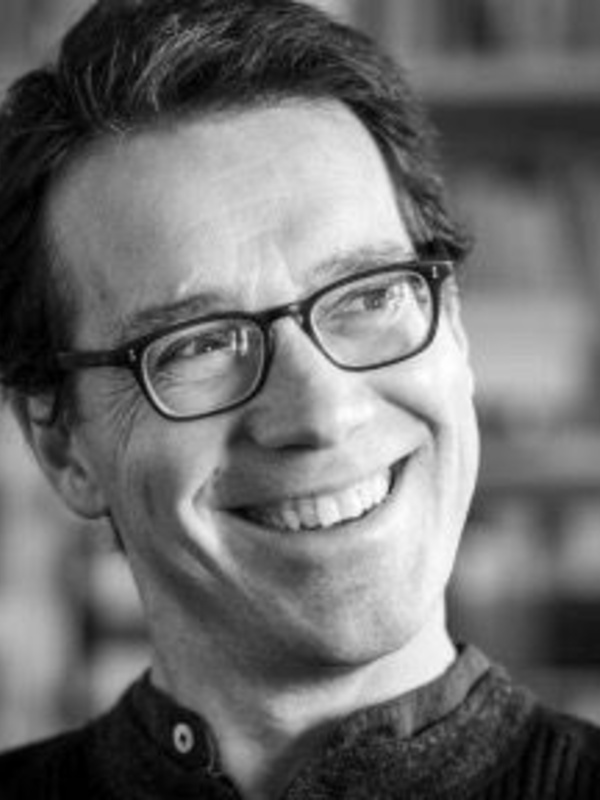 Professor Rodrigo  Cacho