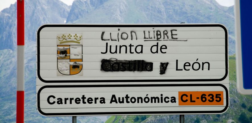 Carretera Autonómica, photo by Jason Jones (CC BY-NC-SA 2.0)