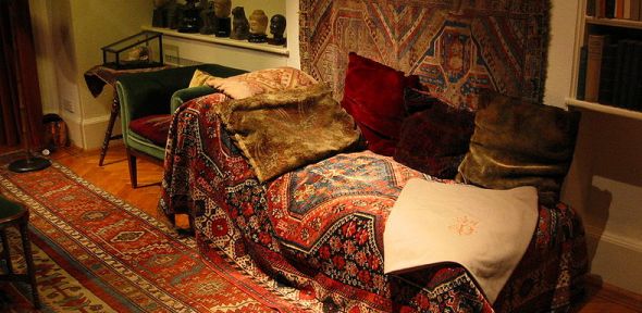 Freud Museum_Freud's Sofa - by Robert Huffstutter Freud Museum_Freud's Sofa - by Robert Huffstutter