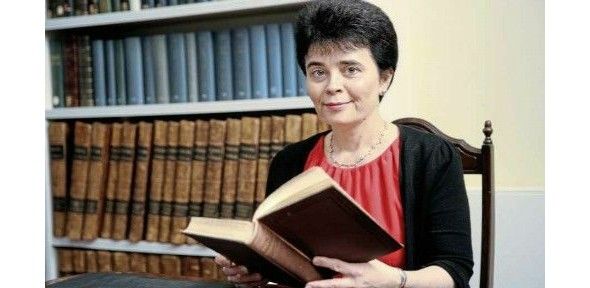Professor Mari Jones Professor Mari Jones