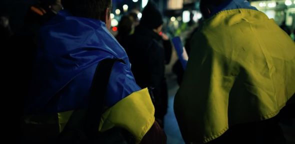 People with ukrainian flag on King's Parade